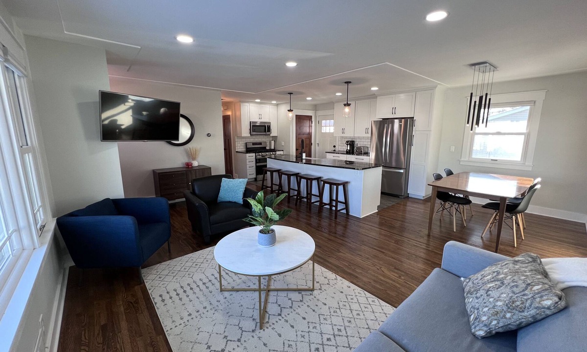 Highland House | Highland Park stunner! Centrally located, Renovated with modern updates.