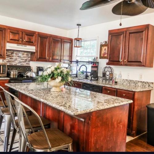 Goodlettsville Villa | Hilltop Villa, pool &Spa, 50 acres, near airport
