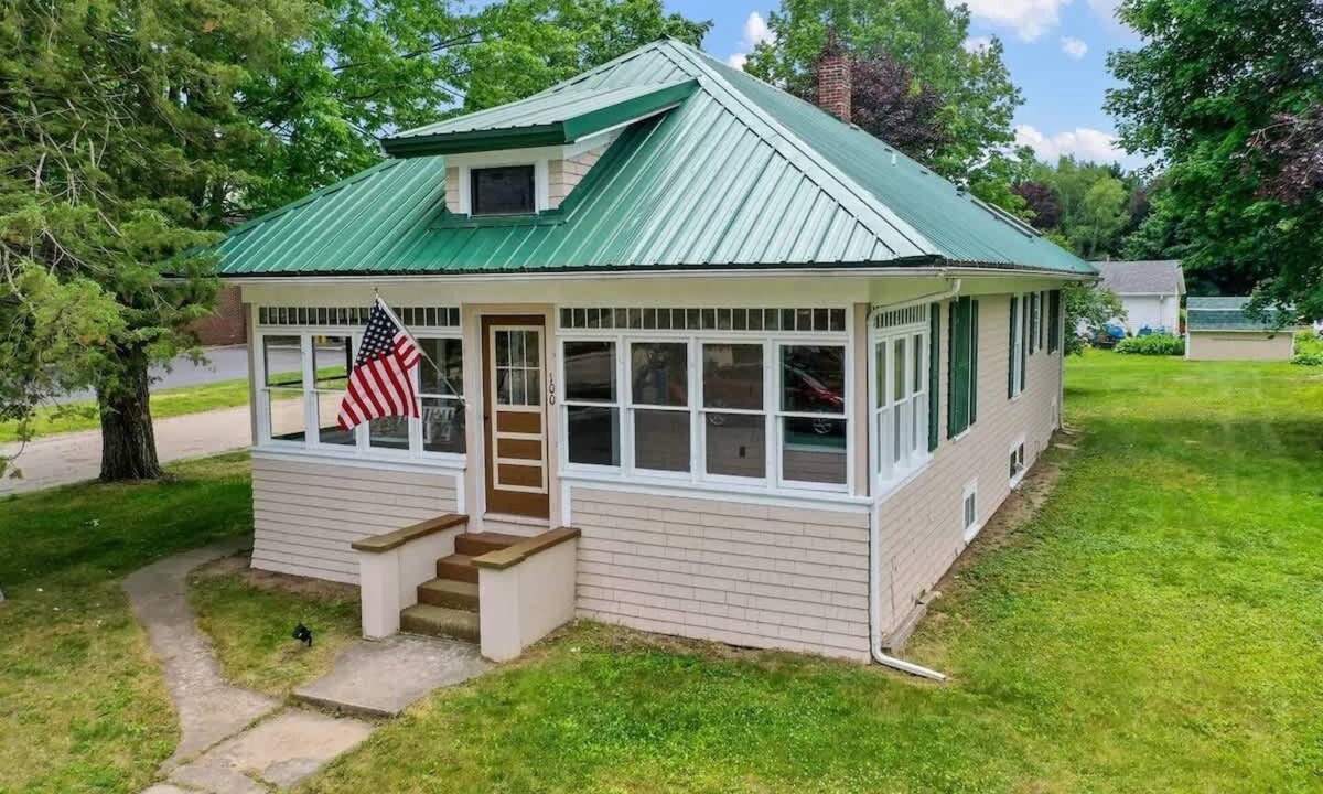 Gillett House | Historic 3BR Home in Gillett Near Green Bay | Sleeps 6 | Family-Friendly