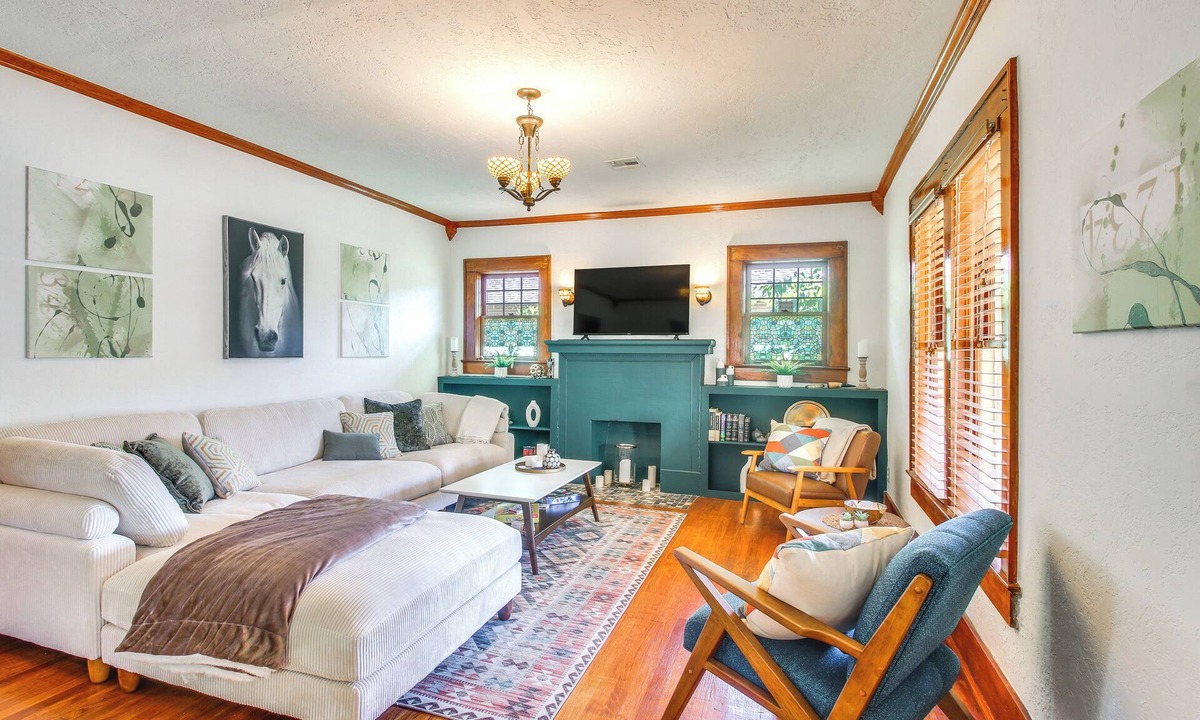 Lawton Cottage | Historic Craftsman Home 3 Mi to Fort Sill N Lawton