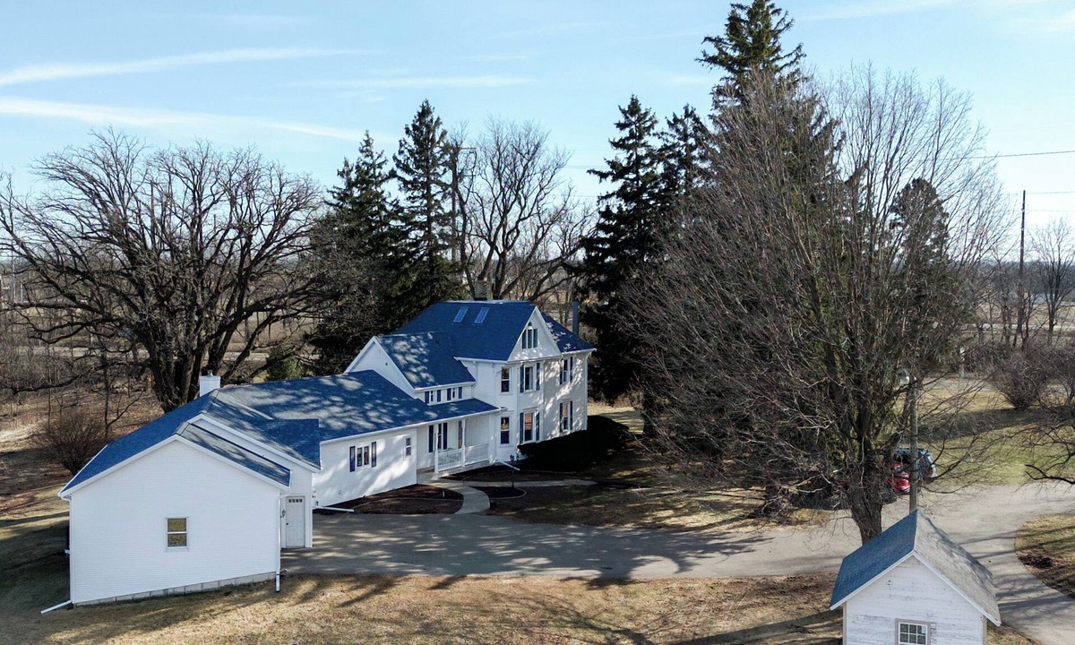 Mount Horeb House | Historic Driftless Farmhouse ~ Military Ridge Retreat