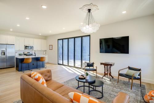 Knoxville House | Historic Knoxville Home with Hot Tub & Skyline Views
