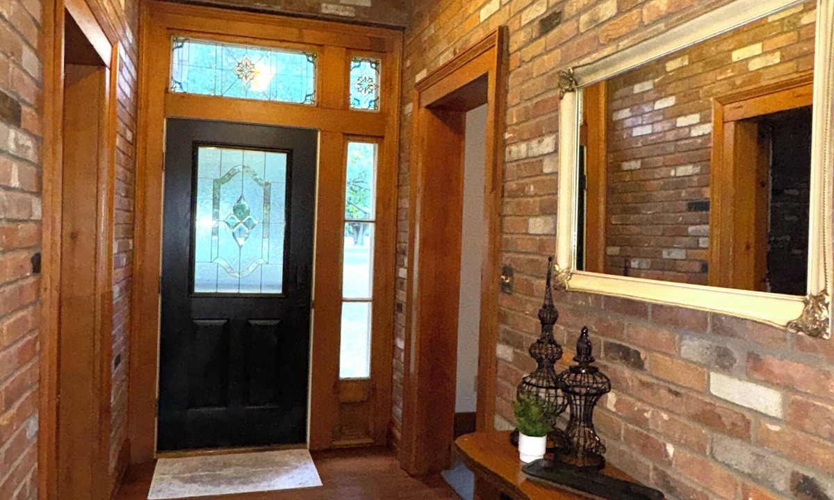 Adrian House | Historical House of 7 Gables. 3-bedroom/4 beds, sleeps up to 8