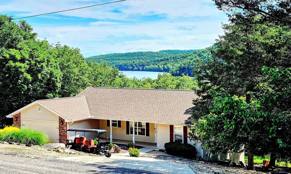 Holiday Island House | Holiday Haven On The Island! nSleeps 12! Fire pit! 6-Seater Golf Cart option!