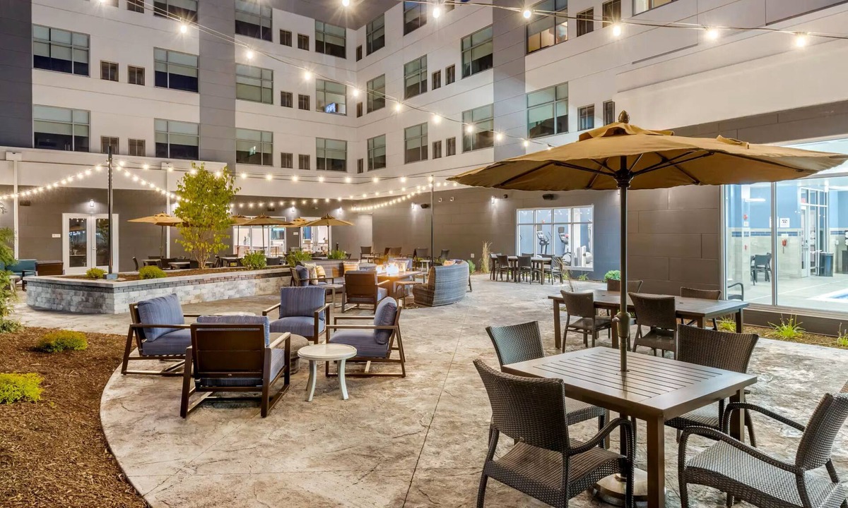 Bettendorf Hotel | Holiday Inn Express Bettendorf Davenport NE by IHG