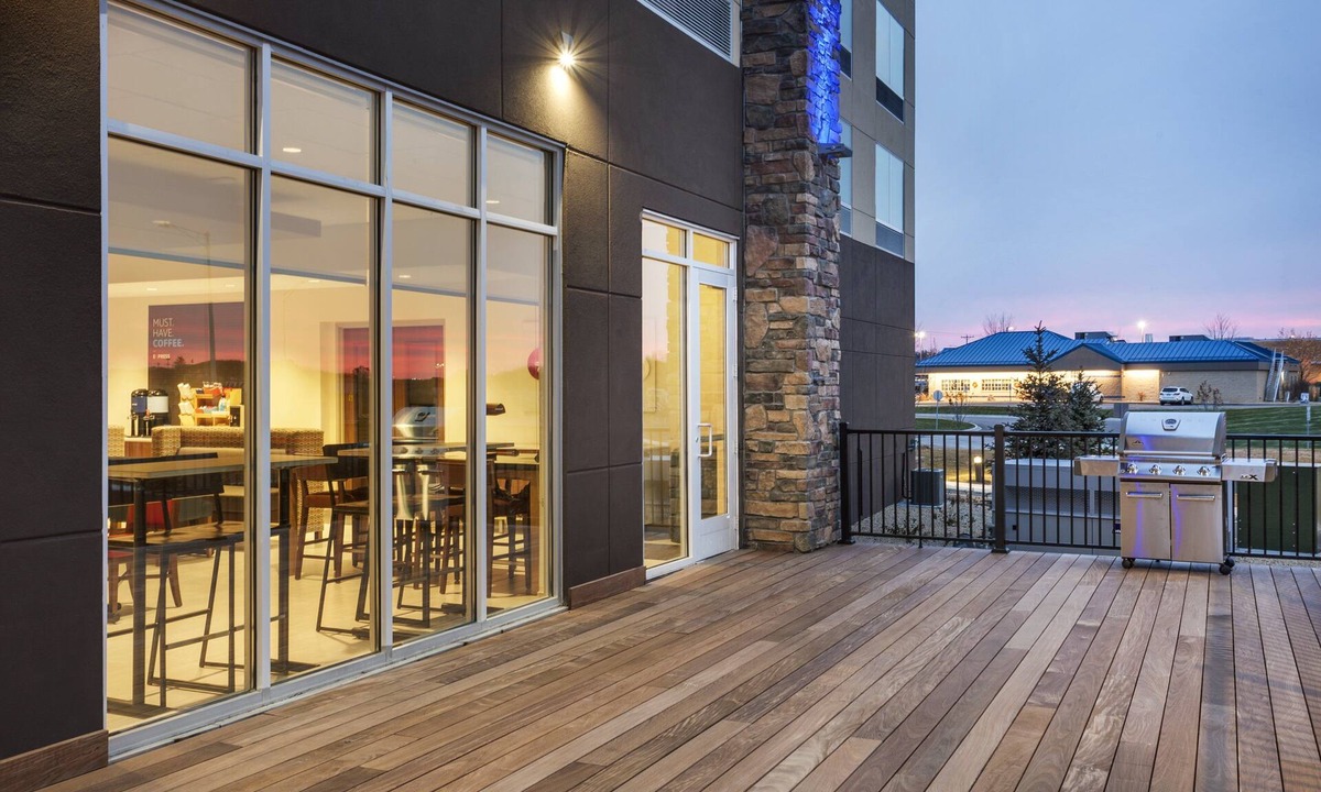 Hudson Hotel | Holiday Inn Express & Suites Hudson I-94 by IHG