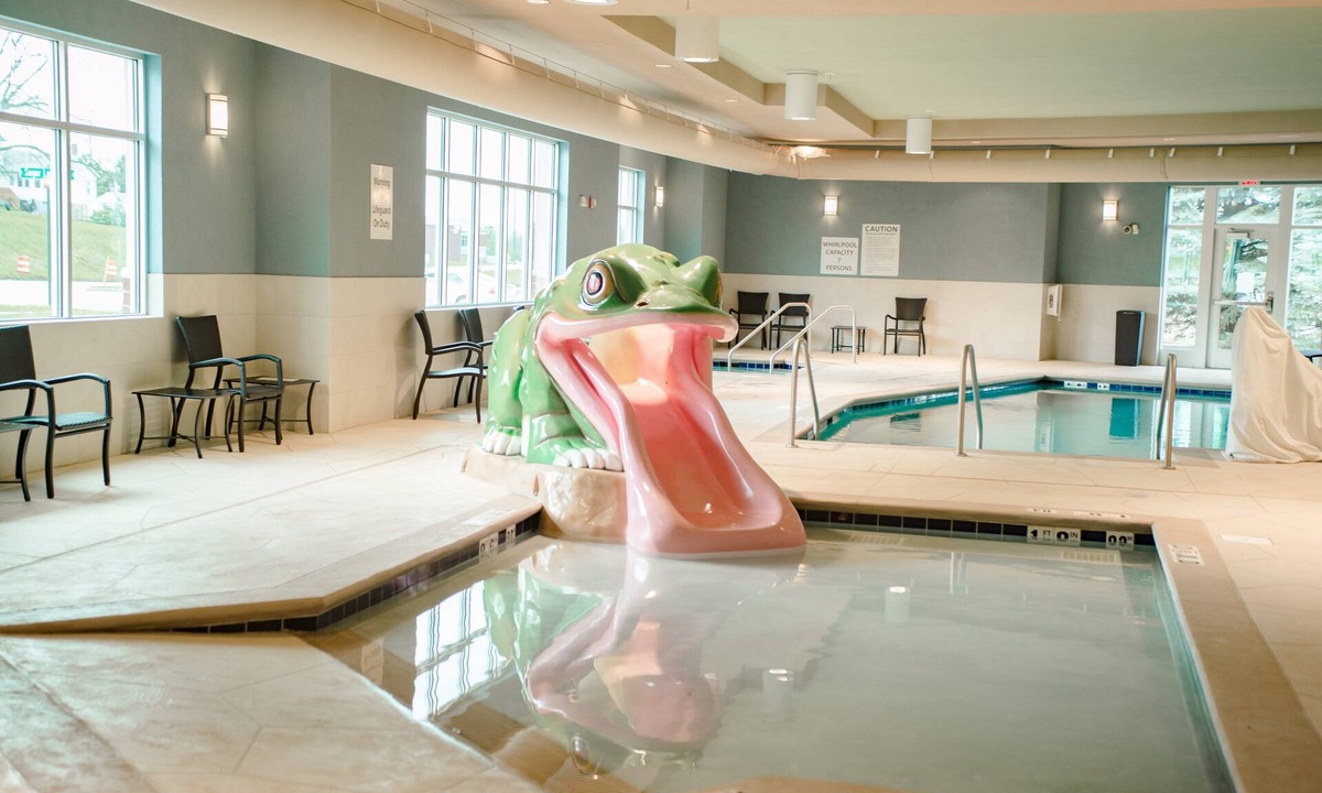 Winona Hotel | Holiday Inn Express & Suites Winona by IHG