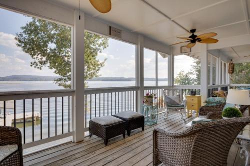 Groveoak House | Hot Tub & Dock: Guntersville Lake Getaway!
