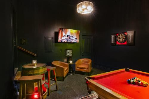 North Nashville House | Hot Tub, Fire Pit, King Bd & IG Opps - 5 min to DT