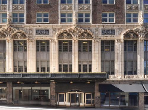 Downtown Kansas City Hotel | Hotel Phillips Kansas City, Curio Collection By Hilton