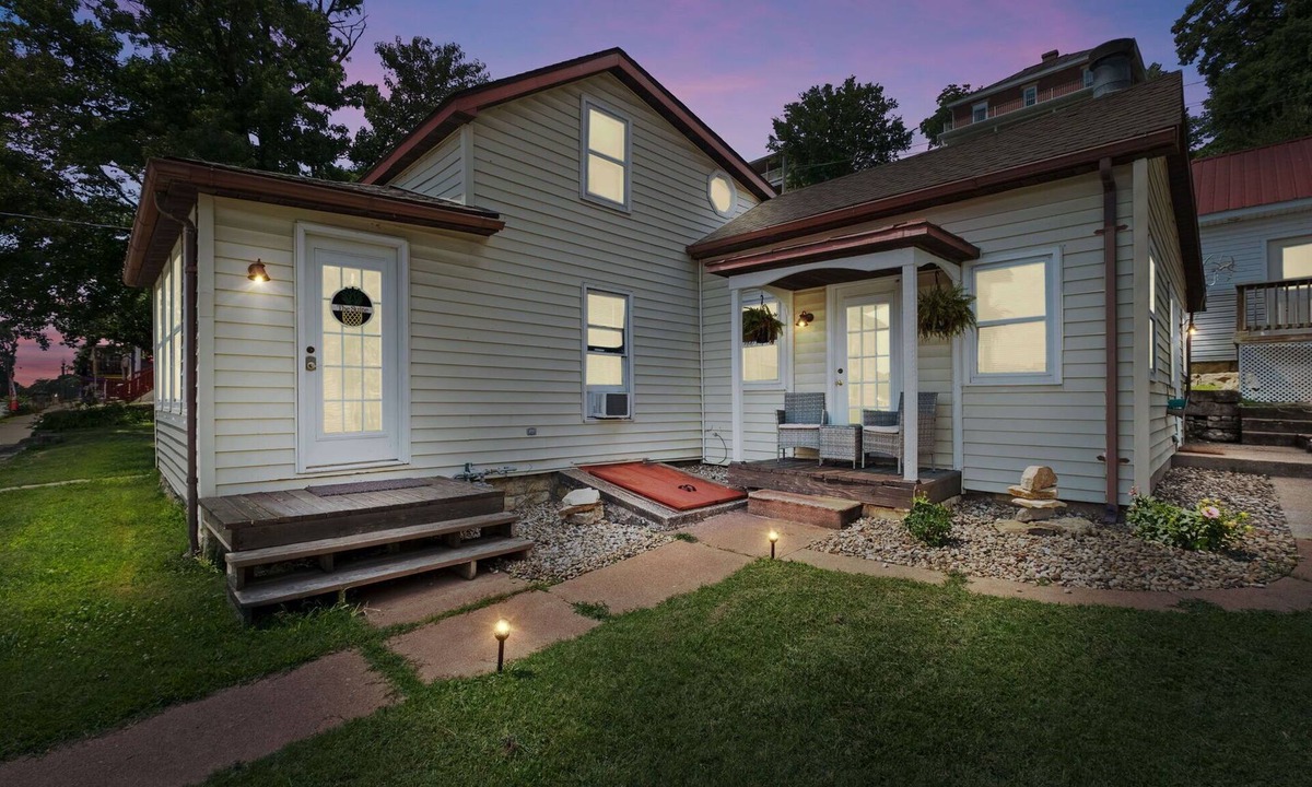 Grafton House | In the center of all Historic Main Street has to offer