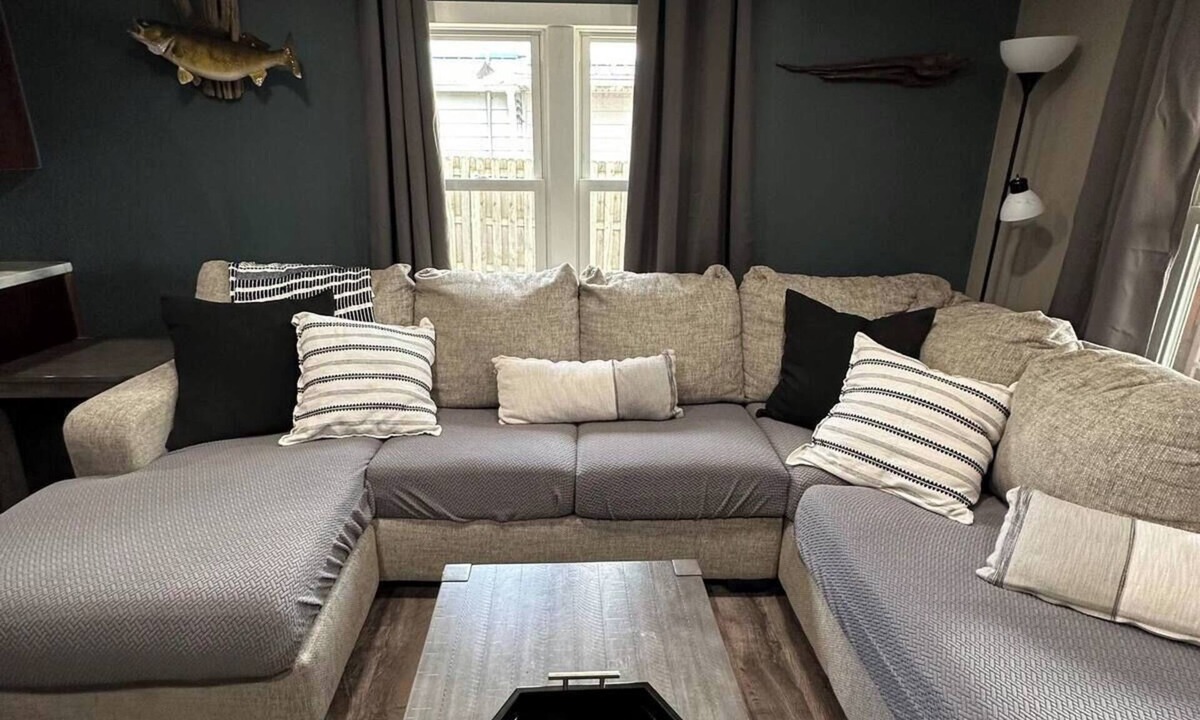 Genoa House | Indoor Fish Cleaning - Darts - Poker - Newly Remodeled