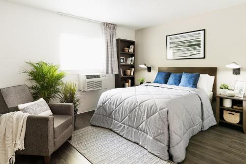 Hazelwood Hotel | InTown Suites Extended Stay St. Louis MO - Hazelwood