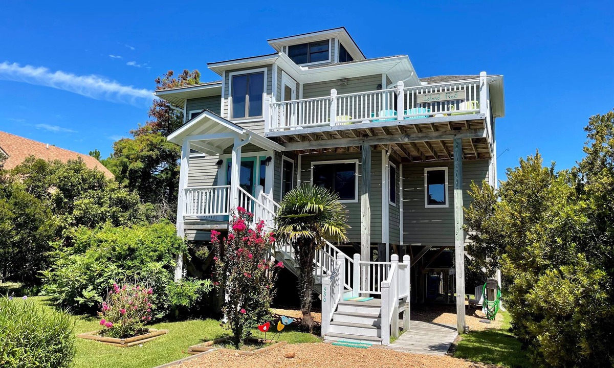 Ocracoke House | Island Rest: Marsh and distant sound views on Jackson Circle