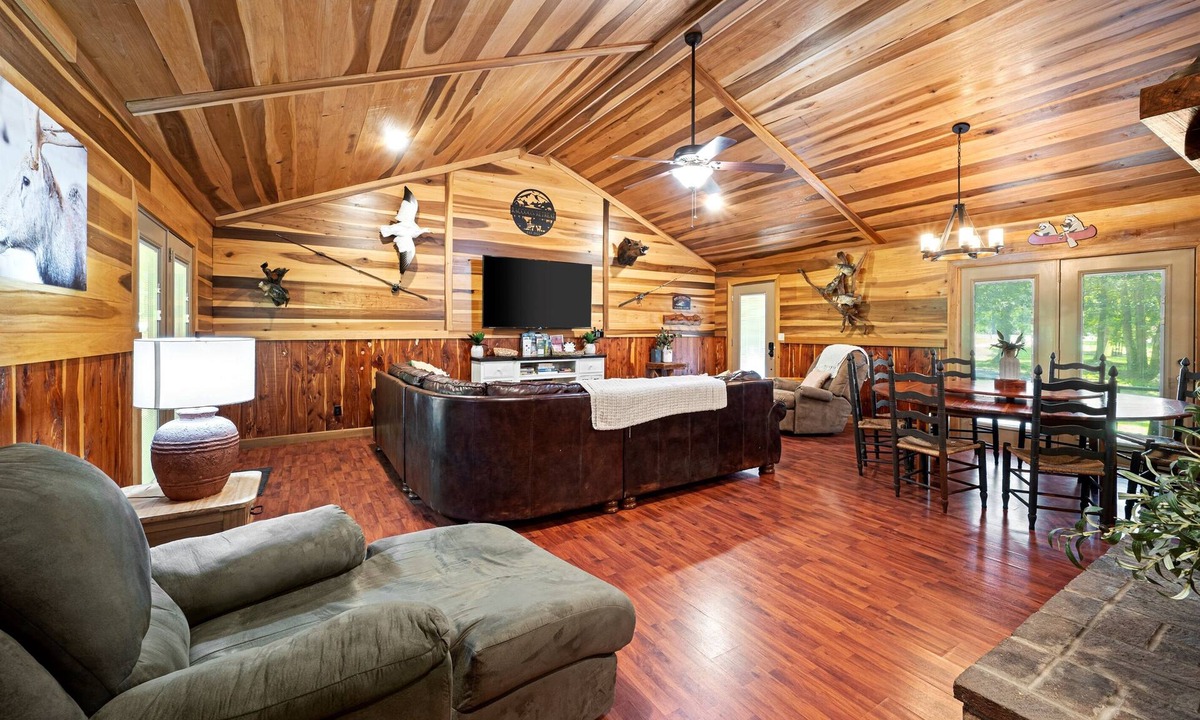 Dover Cabin | June DISCOUNT in affect! Don't Miss out.