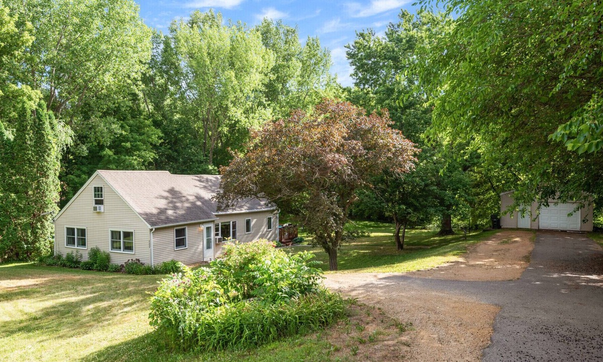 Eagan House | Just15 minutes from Mall of America, MSP Airport, & Downtown Saint Paul