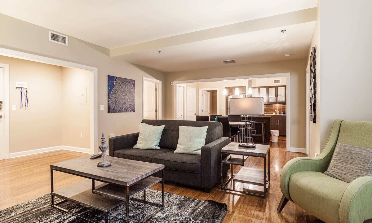Downtown Memphis Apartment | Kasa | Spacious Family Unit Walkable to Downtown Eateries + Live Music | Memphis