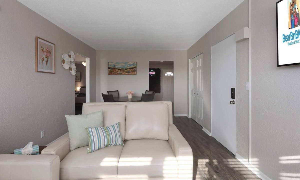 Rosedale Apartment | KC Apt 2 BR newly furnished and comfortable