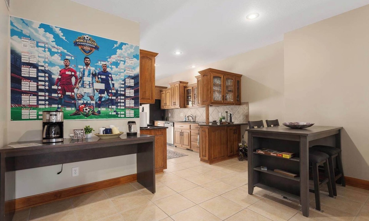 Waldron House | KC Townhouse: Sleeps 8, Close to MAJOR INTERNATIONAL SPORTING EVENT 2026