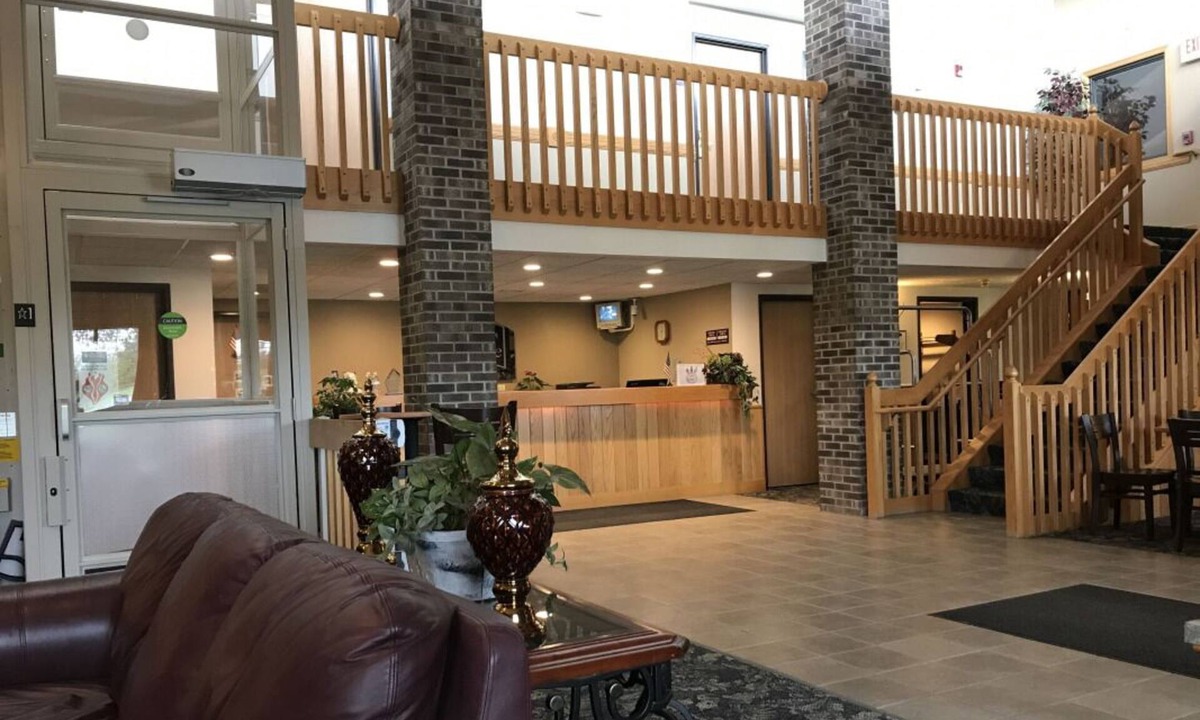 Thorp House | King Jacuzzi Room at FairBridge Inn & Suites Thorp