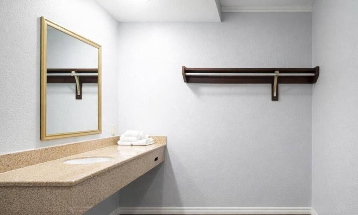 Antioch Hotel | KS-King Smoking, Comfort Room, One king Bed,