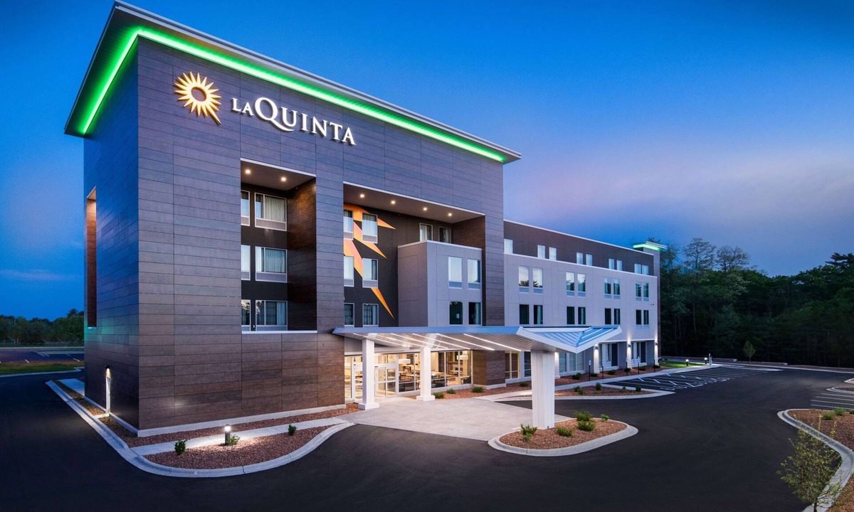 Lake Delton Hotel | La Quinta Inn & Ste by Wyndham Wisconsin Dells- Lake Delton