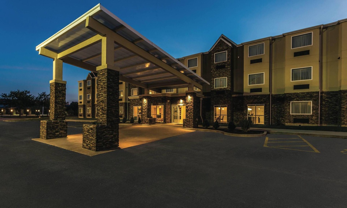 Collinsville Hotel | La Quinta Inn & Suites by Wyndham Collinsville - St. Louis