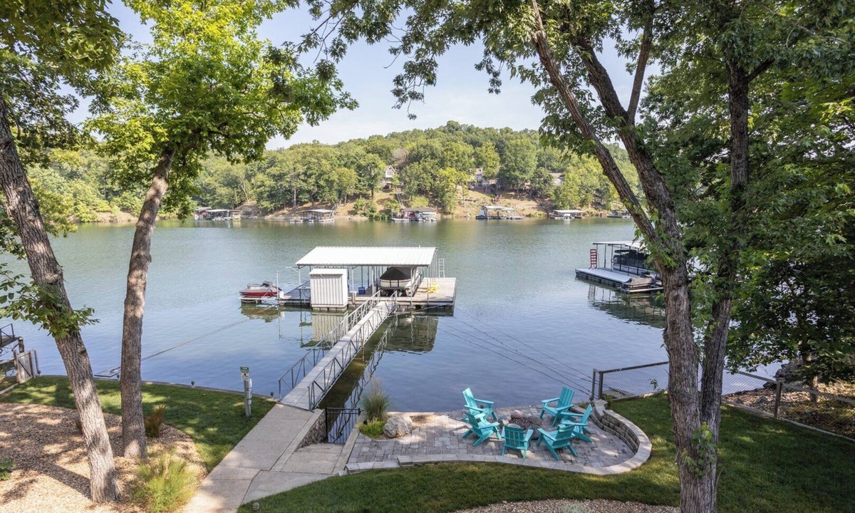 McColley House | Lake House - Six Bedroom House, Sleeps 14