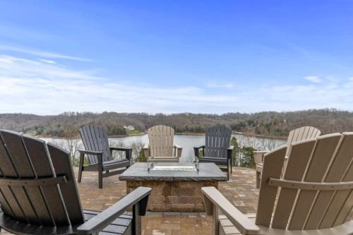 Lynchburg House | Lake Mansion On The Hill wPanoramic Views & Dock