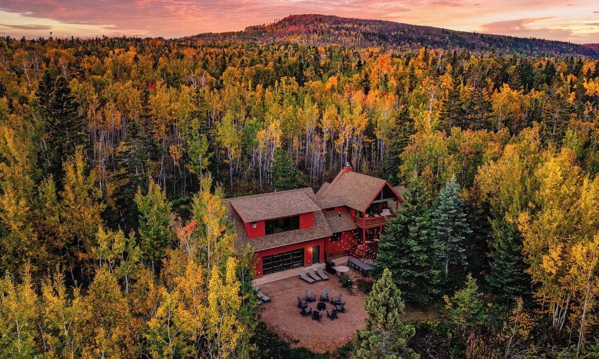 Tofte House | Lake Superior View · Sauna · Game Room · Sleeps 12 · Private 2 Acres