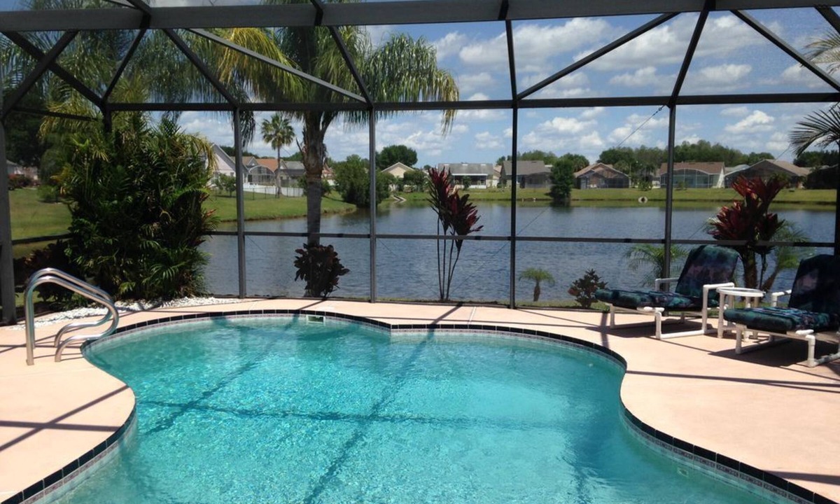 Lakeside Estates House | Lake View/Large Private Pool/Free Wifi/Cable TV/AC/Low Rates/Beautiful Home