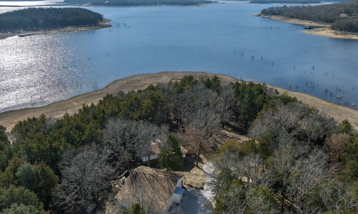 Garfield House | LAKEFRONT Bliss FLAT to water: Spacious home with Game Room, Sleeps 15 Guests!