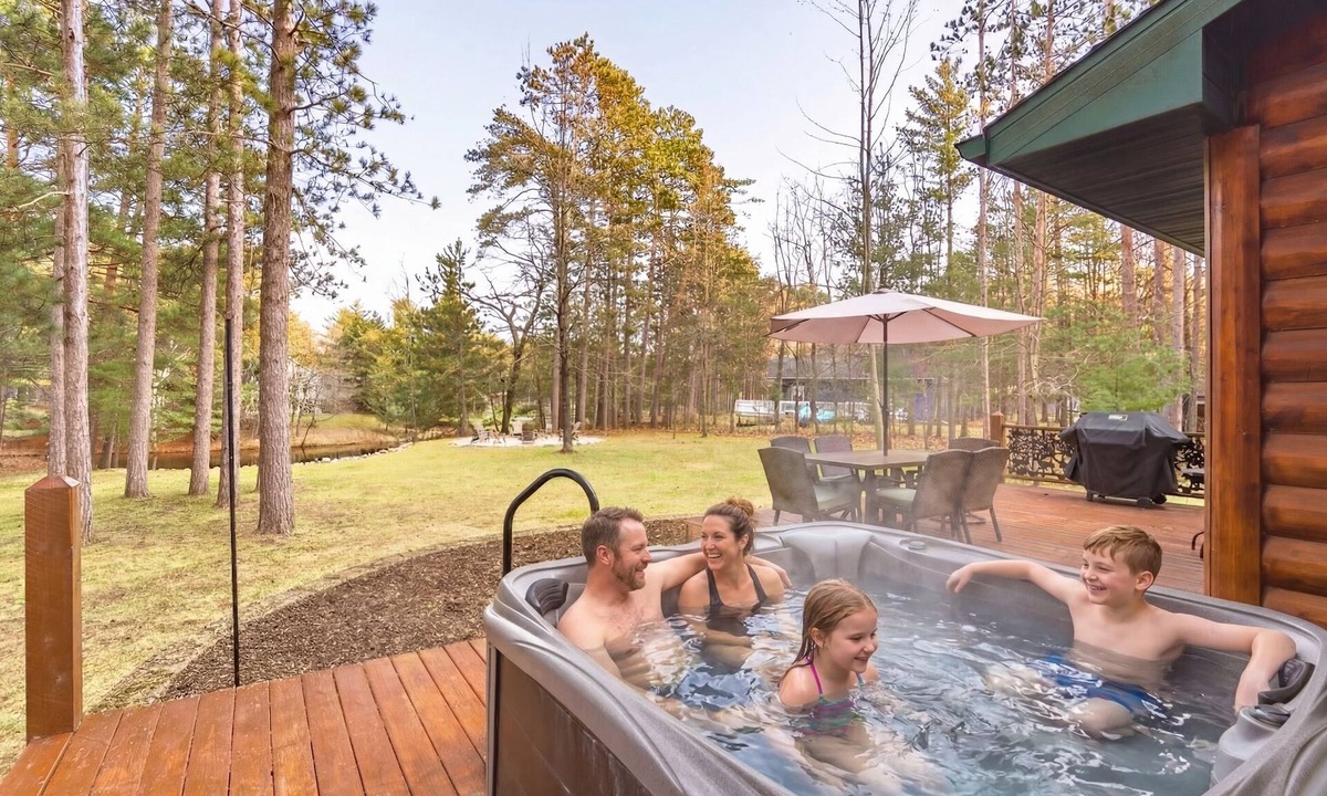 Nekoosa Cabin | Lakefront Cabin · Hot Tub · Dock & Bar Lounge