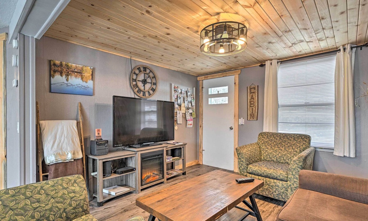 Friendship Cabin | Lakefront Friendship Cabin w/ Dock Access!