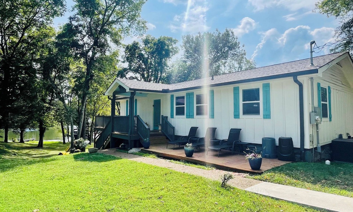 Gallatin House | Lakefront Home w/Dock on Old Hickory Lake