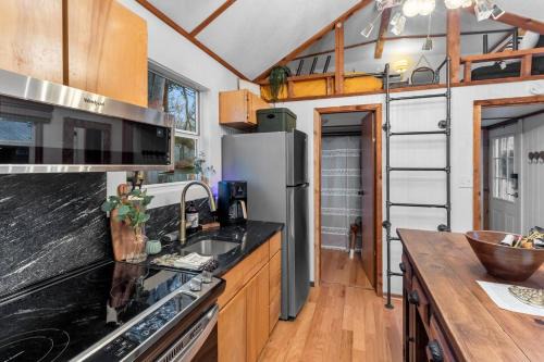 Shreveport House | Lakefront Tiny Emerald wkayaks & canoes