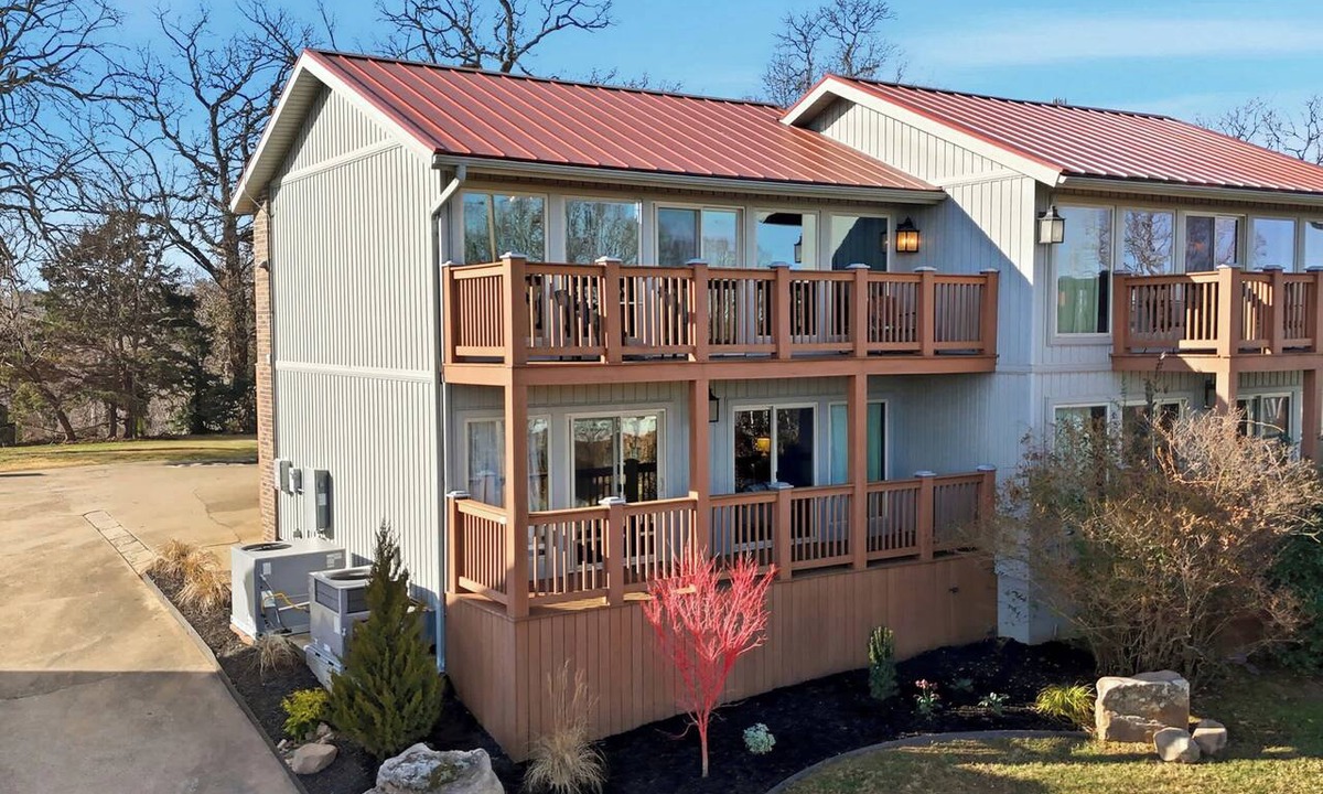 Prairie Creek Condo | Lakeview Home in Rogers with Firepit & Balcony