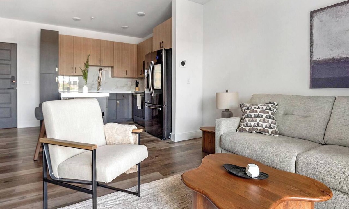 DeBaliviere Place Apartment | Landing | Amazing 1BD, Gym, Yoga Studio