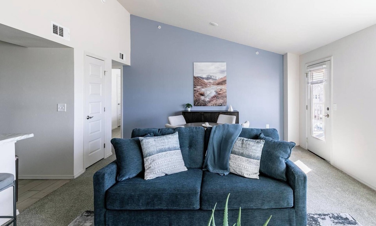 Yukon Apartment | Landing | Amazing 2BD, Clubhouse, Gym