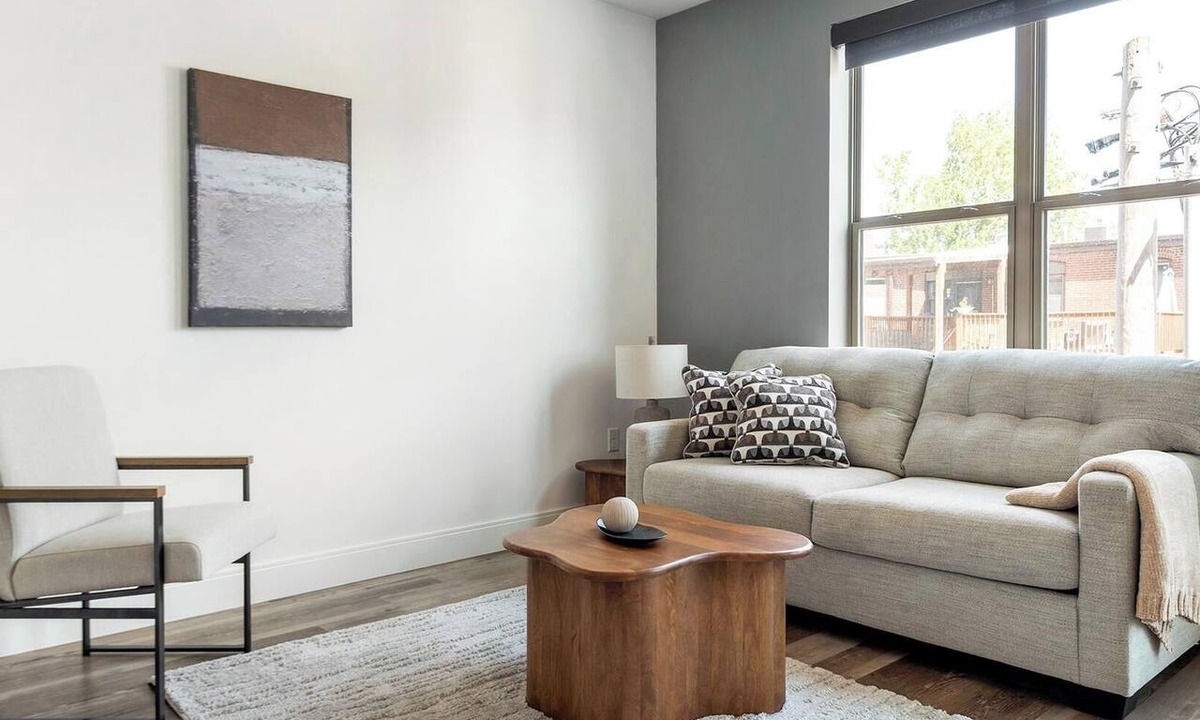 DeBaliviere Place Apartment | Landing | Beautiful 1BD, Gym, Yoga Studio