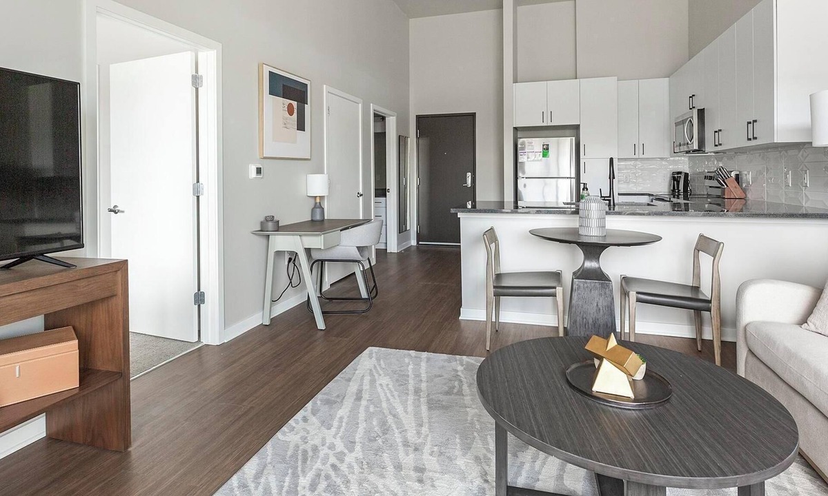 North Kansas City Apartment | Landing | Chic 2BD, Gym, Courtyard