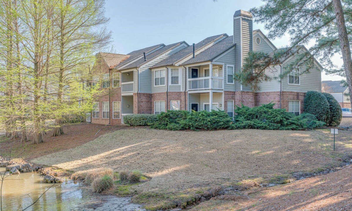 Germantown Apartment | Landing | Modern 1BD, Pool, Gym