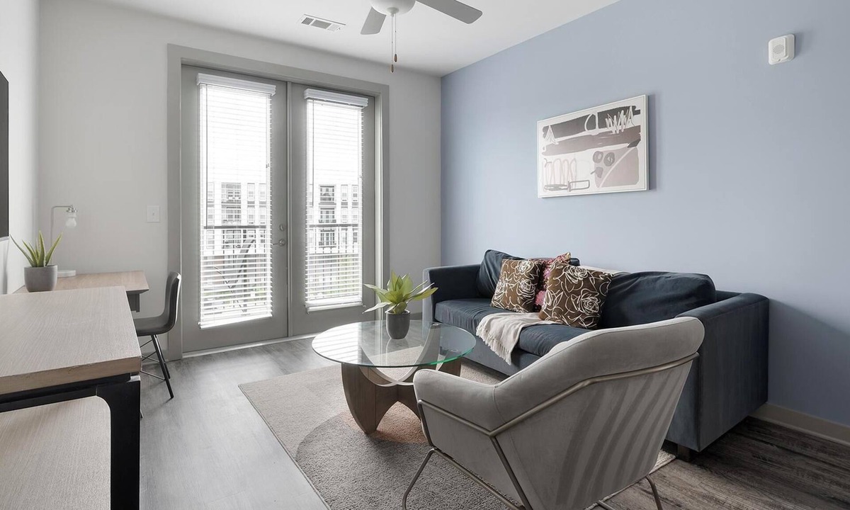 Hurwood Heights Apartment | Landing | Spectacular 2BD, Gym, Pool