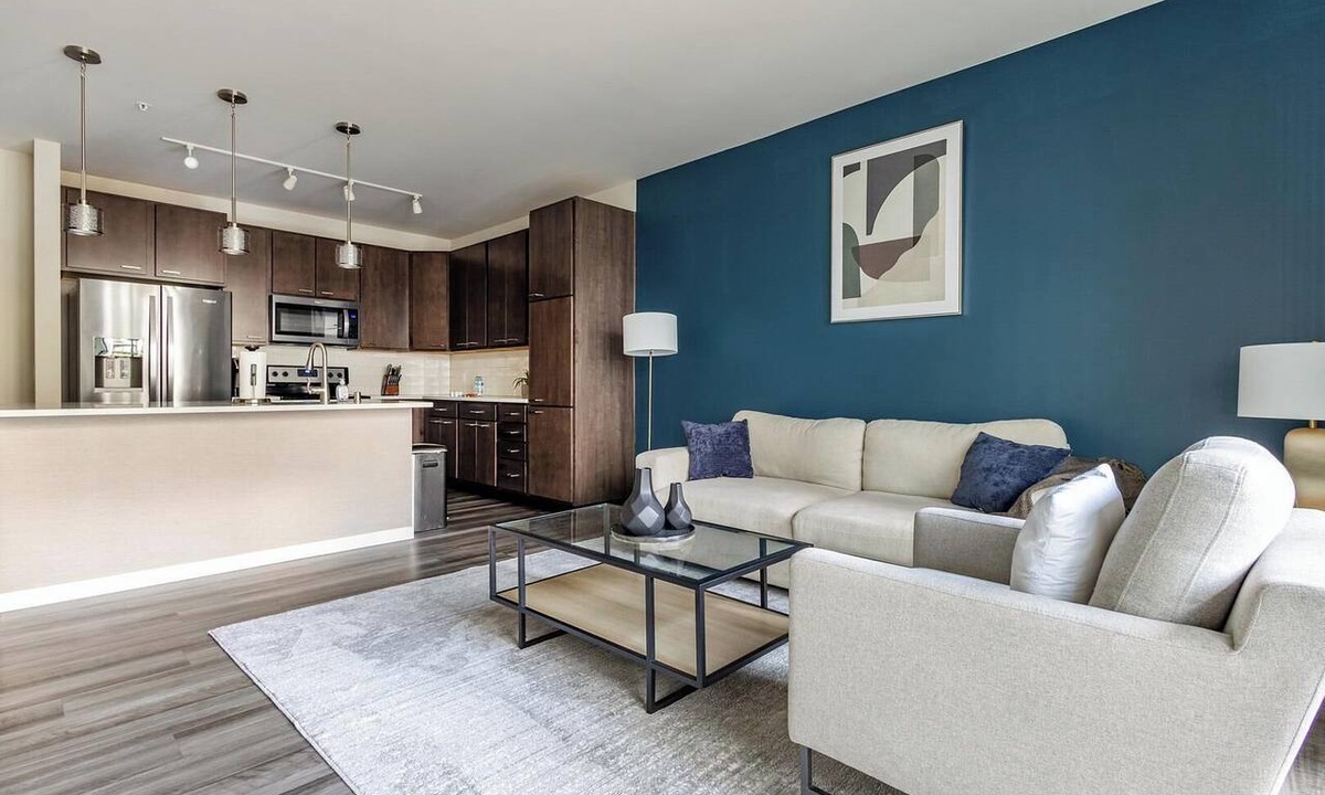 Milwaukee Apartment | Landing | Stunning 1BD, Courtyard, Clubhouse