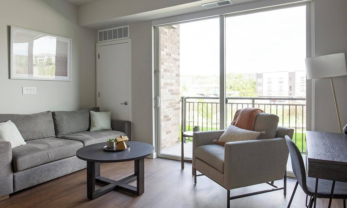 North Kansas City Apartment | Landing | Stunning 2BD, Pool, Courtyard
