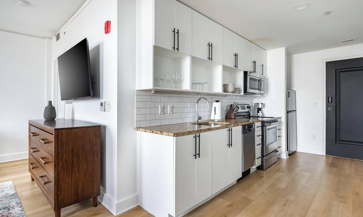 Financial District Apartment | Landing | Stunning Studio, Gym, Game Room