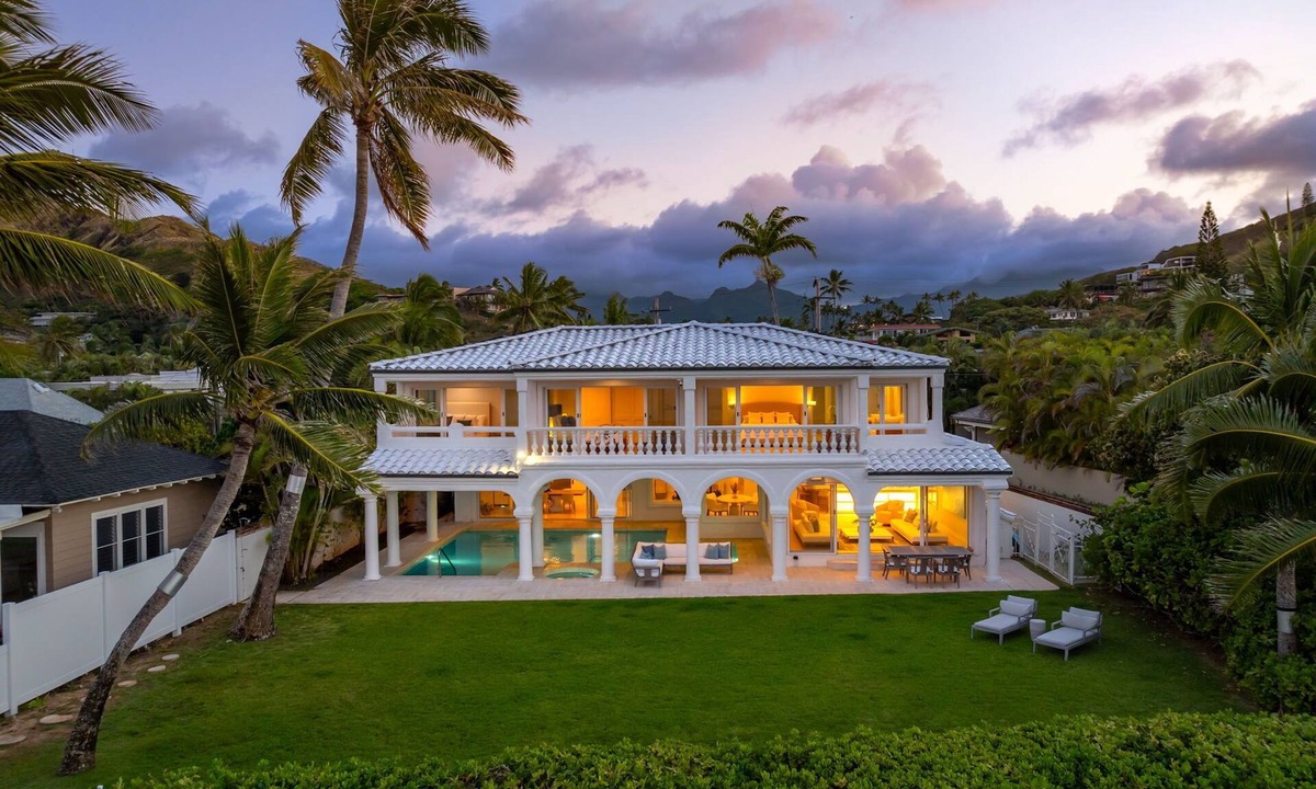 Lanikai House | Lanikai Luxury 5 Bedroom Beachfront Estate - ask for AUGUST CHECK-IN DISCOUNT!