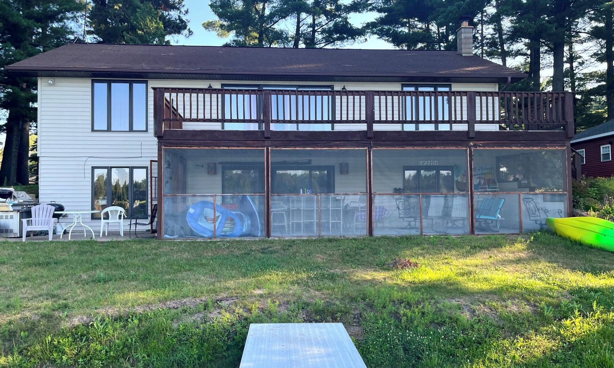 Wild Rose House | Large Home on Crystal Clear Lake Sunday-Sunday rental