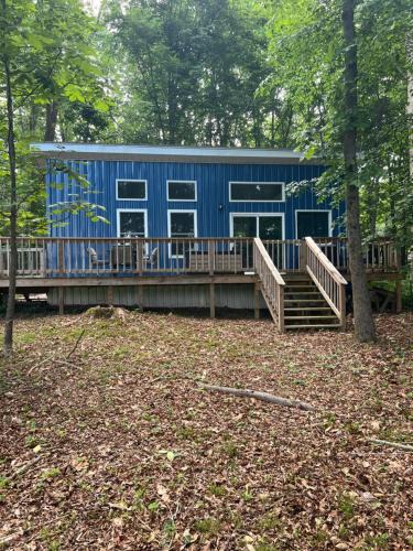 Byrdstown House | Lil' Blue Studio Home Near Livingston and Byrdstown, Tennessee and Dale Hollow Lake