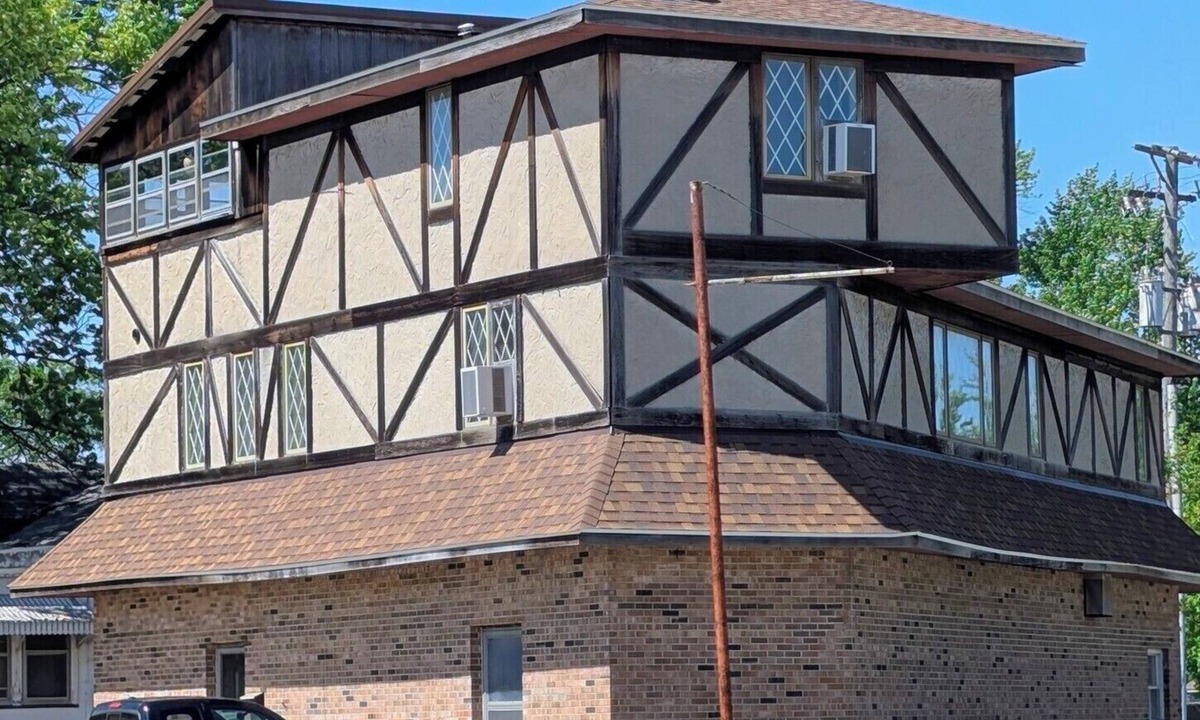Lincoln House | "Living on the Wedge" A 3-bedroom house in Lincoln on Historic Route 66.